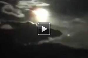 小行星撞擊云南麗江！天空突然間全亮了！ ()